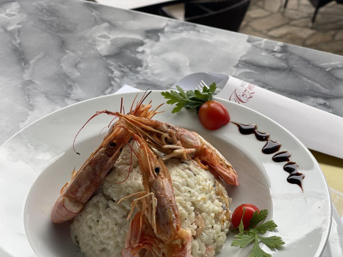 Hotel Azzurro แฮร์เซ็ก-โนวี ภายนอก รูปภาพ