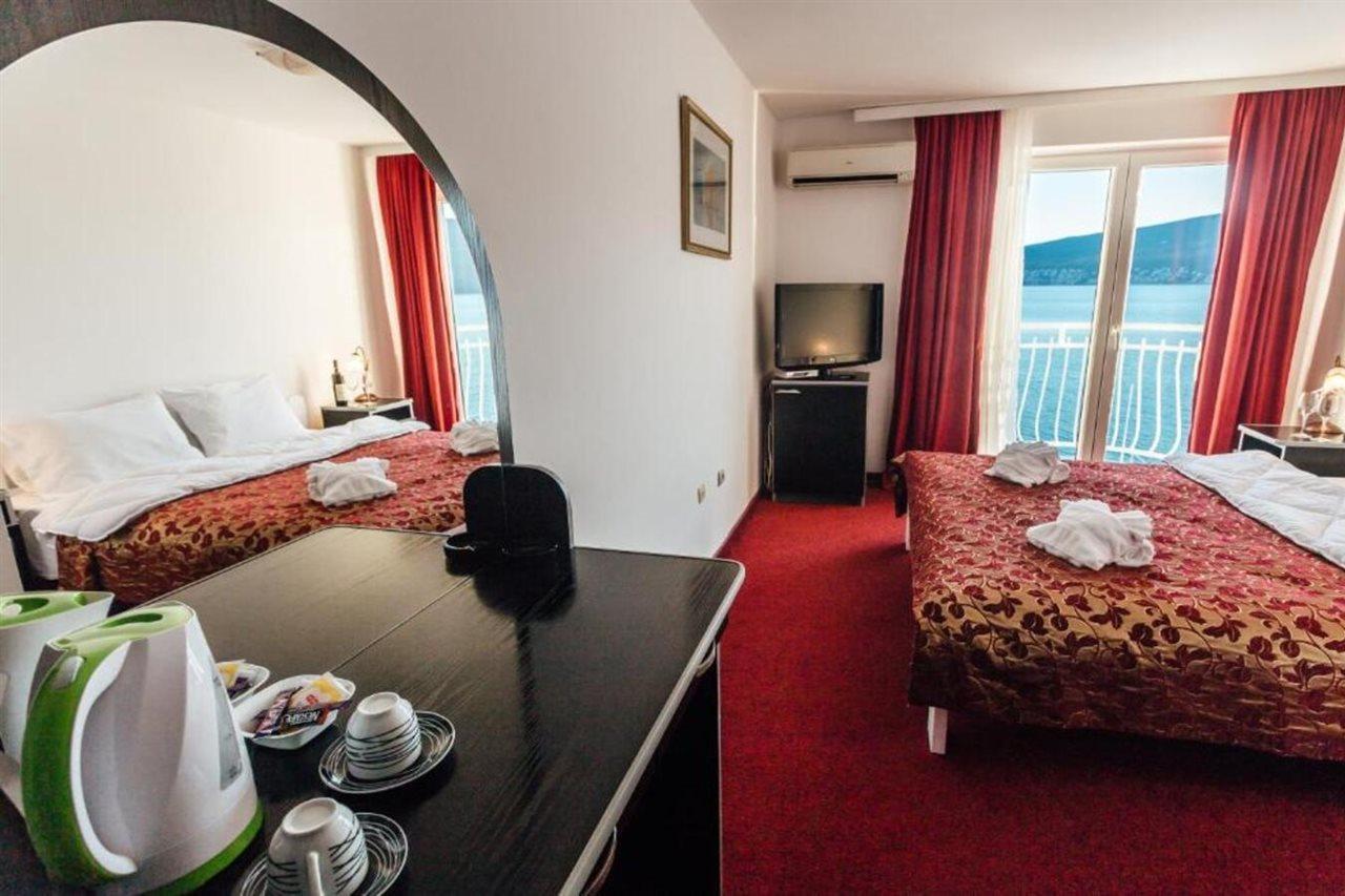 Hotel Azzurro แฮร์เซ็ก-โนวี ภายนอก รูปภาพ