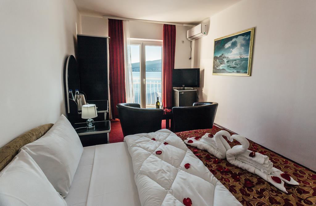 Hotel Azzurro แฮร์เซ็ก-โนวี ภายนอก รูปภาพ
