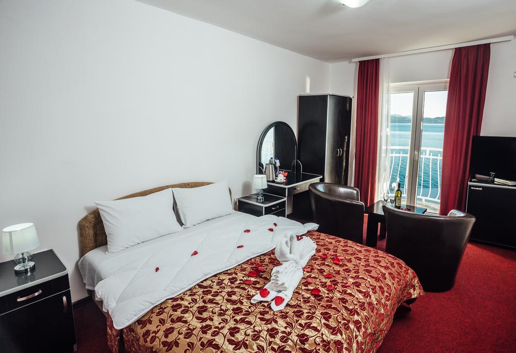 Hotel Azzurro แฮร์เซ็ก-โนวี ภายนอก รูปภาพ