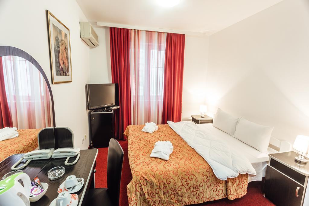 Hotel Azzurro แฮร์เซ็ก-โนวี ภายนอก รูปภาพ