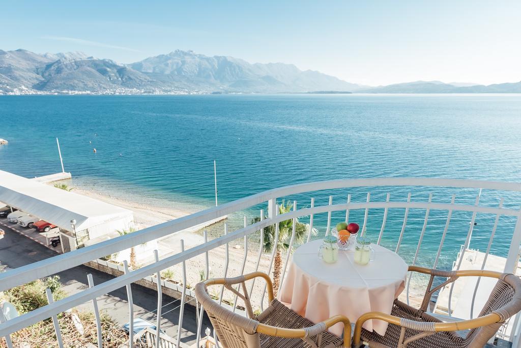 Hotel Azzurro แฮร์เซ็ก-โนวี ภายนอก รูปภาพ