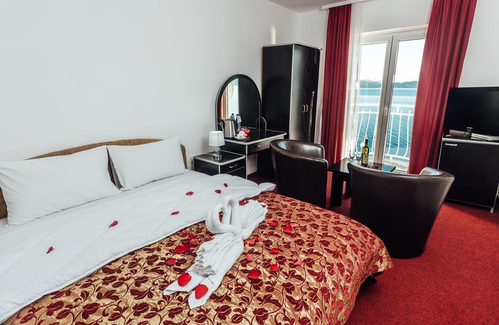 Hotel Azzurro แฮร์เซ็ก-โนวี ภายนอก รูปภาพ