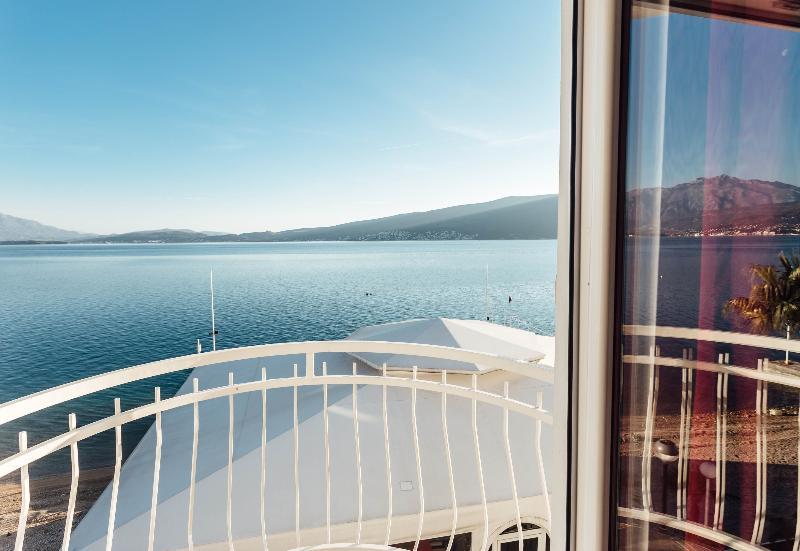 Hotel Azzurro แฮร์เซ็ก-โนวี ภายนอก รูปภาพ